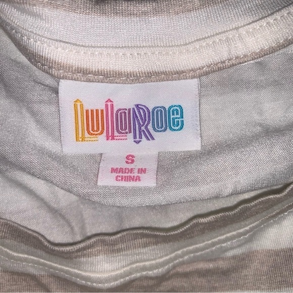 Lularoe Tee, sz S - Picture 6 of 7
